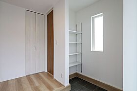 ヘルシーホームの施工事例「大きな窓が印象的。光とデザインで魅せる黒の家」の画像1