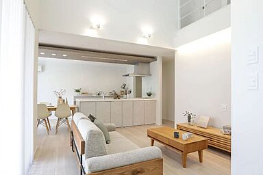 ヘルシーホームの施工事例「吹抜けから光が差し込む家」の画像