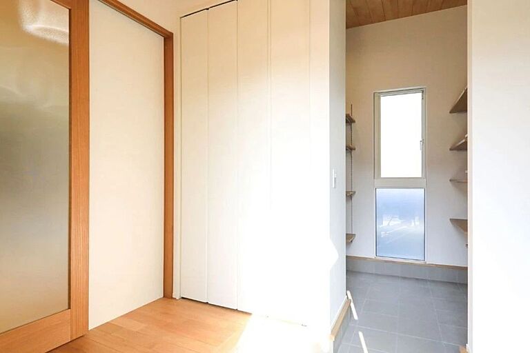 ヘルシーホームの公式画像_玄関2