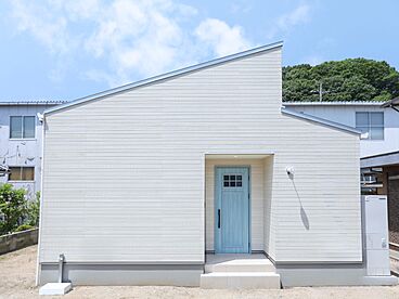 ヘルシーホームの施工事例「ブルーが映えるアメリカンテイストの家」の画像