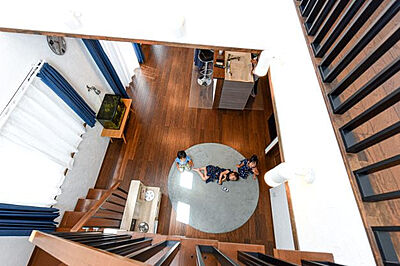 シンプルモダンスタイルのリビング 無垢ハウスの事例画像