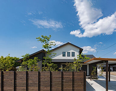 株式会社シアーズホームの施工事例「【熊本市/平屋/3LDK+小屋裏収納】湯布院風の庭と美しく調和する和モダン平屋」の画像