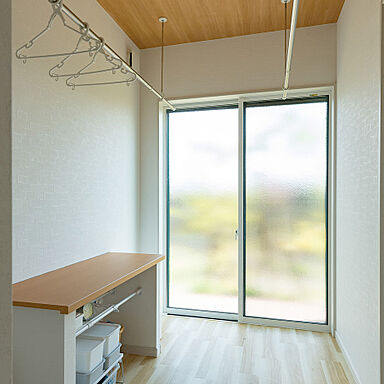 株式会社シアーズホームの施工事例「【熊本市/平屋/3LDK+小屋裏収納】湯布院風の庭と美しく調和する和モダン平屋」の画像3