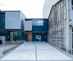 やすら木ほーむ 五藤社寺建設株式会社の施工事例「間口の狭い土地にも工夫して明るいリビング」の画像