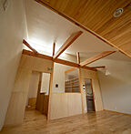 木の家スタイルのリビング やすら木ほーむ 五藤社寺建設株式会社の事例画像