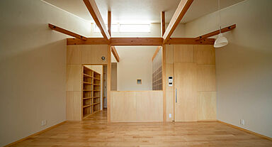 やすら木ほーむ 五藤社寺建設株式会社の施工事例「間口の狭い土地にも工夫して明るいリビング」の画像2