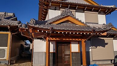 やすら木ほーむ 五藤社寺建設株式会社の施工事例「外観は純和風作り、しかし内部は洋風仕上げ。」の画像