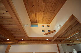 やすら木ほーむ 五藤社寺建設株式会社の施工事例「広いLDKに大きな丸太の梁」の画像5