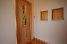 やすら木ほーむ 五藤社寺建設株式会社の施工事例「広いLDKに大きな丸太の梁」の画像6