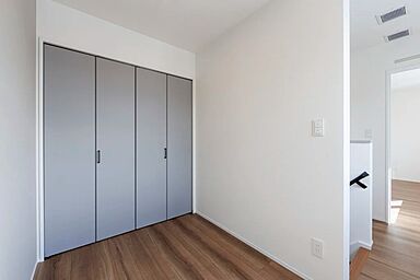 豊栄建設株式会社の施工事例「光溢れる空間で叶える、木目とグレーで整う暮らし。」の画像5