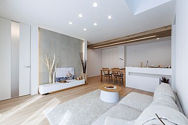 豊栄建設株式会社の施工事例「収納まで美しく。光と暮らす家」の画像1