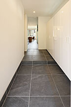 シンプルモダンスタイルの玄関 ZEO RESORT KARUIZAWAの事例画像