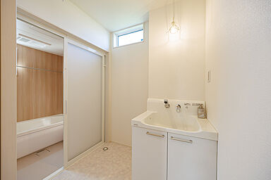 チェックハウス+長野東信(池田建設)【佐久平スタジオ】の施工事例「33坪 木を感じられる薪ストーブのある家」の画像10