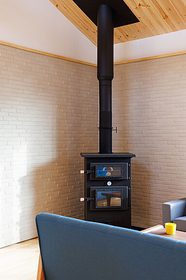 チェックハウス+長野東信(池田建設)【佐久平スタジオ】の施工事例「33坪 木を感じられる薪ストーブのある家」の画像6