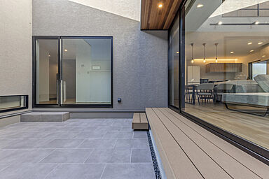 チェックハウス+長野東信(池田建設)【佐久平スタジオ】の施工事例「プライベートな中庭と吹き抜けのある家」の画像2