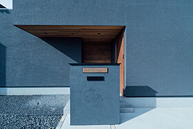 チェックハウス+長野東信(池田建設)【佐久平スタジオ】の施工事例「天井のレッドシダーが映える家」のメイン画像