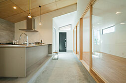 【アキュラホーム 岐阜県庁前展示場】@ヒマラヤアウトドア岐阜そば 独立したピットリビングが体験可の施工事例「ドマとニワでつながる平屋」の画像