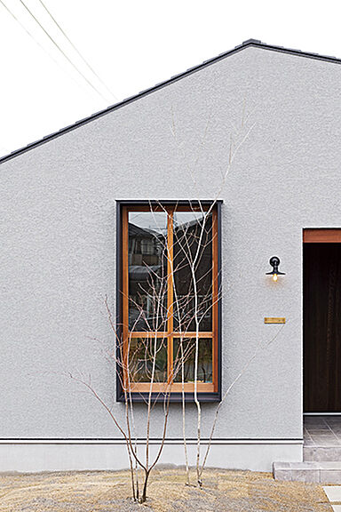 チェックハウス+長野東信(池田建設)【佐久平スタジオ】の施工事例「造作家具にこだわったお店のような平屋リゾートのお家」の画像1