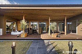 チェックハウス+長野東信(池田建設)【佐久平スタジオ】の施工事例「リゾートで味わったあの心地よさをわが家で。一年を通して一定温度。温度差もない家」のメイン画像