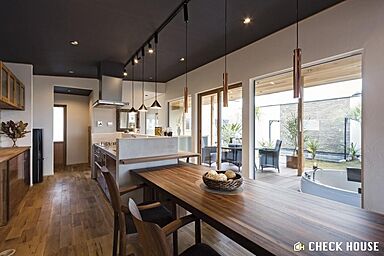 チェックハウス+長野東信(池田建設)【佐久平スタジオ】の施工事例「リゾートで味わったあの心地よさをわが家で。一年を通して一定温度。温度差もない家」の画像3