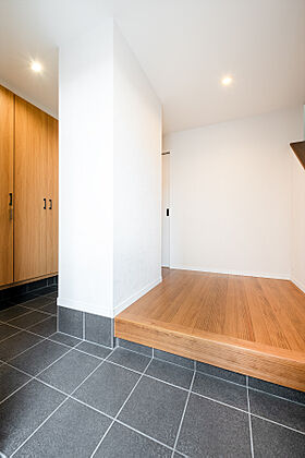 三陽工務店の施工事例「【シアタールーム/高性能】ワインセラー×11chiサラウンドシアター完備の邸宅」の画像9