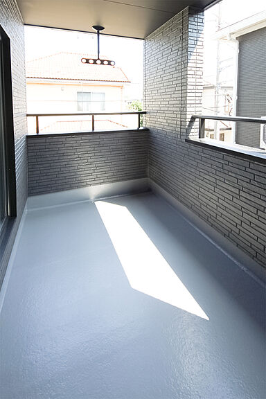 三陽工務店の施工事例「インテリアコーディネーターが自邸で実現した回遊動線と吹き抜けのモダン住宅」の画像7