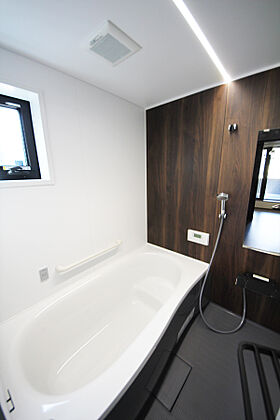 三陽工務店の施工事例「インテリアコーディネーターが自邸で実現した回遊動線と吹き抜けのモダン住宅」の画像8