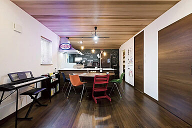 三陽工務店の施工事例「【カフェ風/高気密高断熱/自然素材】カフェ風インテリアと機能的な住まい」の画像2