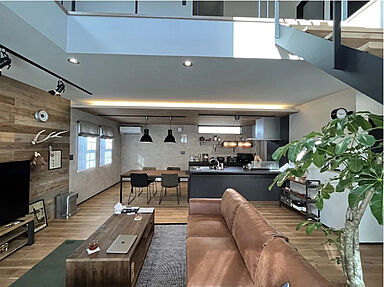 東邦建工株式会社の施工事例「【安曇野市】おうち時間を最大限に楽しむ、ブルックリンスタイルの家」の画像1