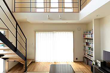 東邦建工株式会社の施工事例「【松本市/25.23坪】 信州への移住。本と自然と星に満たされる暮らし」の画像