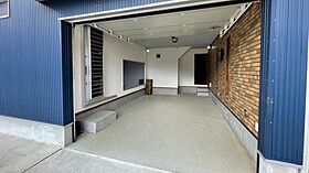 有限会社アンザイ工務所の施工事例「リビングから愛車を眺められるステキなお家」の画像2