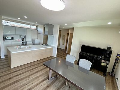 シンプルモダンスタイルのリビング 有限会社アンザイ工務所の事例画像