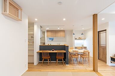 株式会社 芹工務店の施工事例「ピットリビングがもたらす楽しい暮らし」の画像2