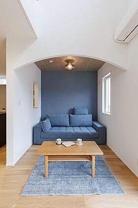 株式会社 芹工務店の施工事例「吹き抜けとヌックのある住まい」の画像2