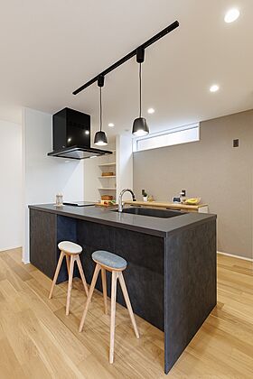 株式会社 芹工務店の施工事例「吹き抜けとヌックのある住まい」の画像4