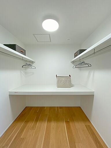 株式会社 芹工務店の施工事例「吹き抜けとヌックのある住まい」の画像9