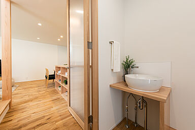 株式会社リブランドの施工事例「家事動線と木の美しさを兼ね備えた 子どもが伸びる家」の画像6