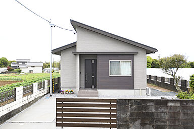 遠鉄ホーム 浜松住宅プラザの施工事例「浜松市 E様邸 「実家を平屋に建て替え。開放感のある勾配天井の邸宅」」の画像