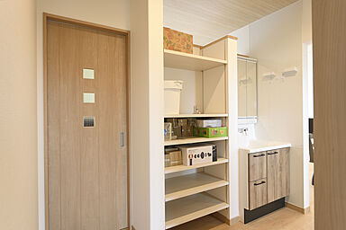 遠鉄ホーム 浜松住宅プラザの施工事例「浜松市 E様邸 「実家を平屋に建て替え。開放感のある勾配天井の邸宅」」の画像3