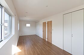 ハヤカワホームの施工事例「【42坪×2階建】ぬくもりと開放感に包まれるスキップフロアリビングのあるお家」の画像9