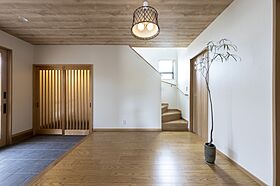 ハヤカワホームの施工事例「【35坪×2階建】深い軒がつくる、心地よい和モダンの家」の画像2