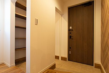 ハヤカワホームの施工事例「【36坪×2階建】Family Flow House」の画像1