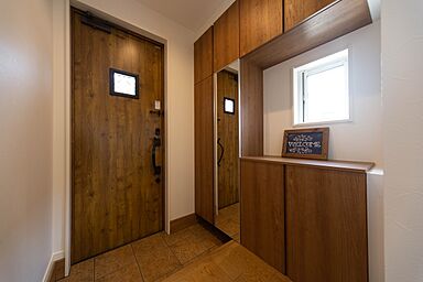 ハヤカワホームの施工事例「【28坪×2階建】ぐるっと回れて、みんなが集まる家」の画像1