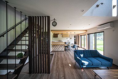 ハヤカワホームの施工事例「【35坪×2階建】家族の時間がふえる家。リビングに本棚がある暮らし」の画像2