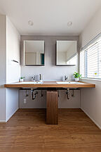 シンプルモダンスタイルの洗面所 トヨタホームの事例画像