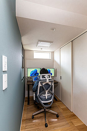 トヨタホームの施工事例「プライバシーを確保しつつ、開放感のある2階リビングでくつろぎの時間を満喫」の画像5