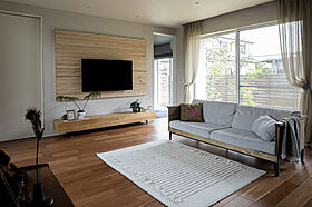 トヨタホームの施工事例「緑いっぱいの中庭が、開放感と日々の癒やしをもたらす住まい。」の画像4