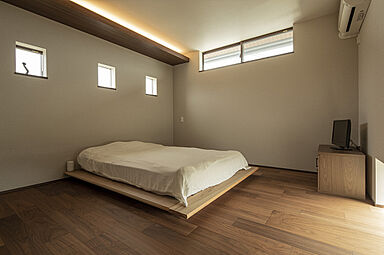 トヨタホームの施工事例「緑いっぱいの中庭が、開放感と日々の癒やしをもたらす住まい。」の画像6