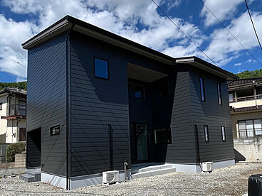 株式会社エヌハウスの施工事例「【クールデザイン】広い2階LDKと豪華キッチンが魅力の高性能モダンハウス」の画像