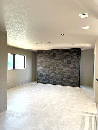 株式会社エヌハウスの施工事例「【クールデザイン】広い2階LDKと豪華キッチンが魅力の高性能モダンハウス」の画像4